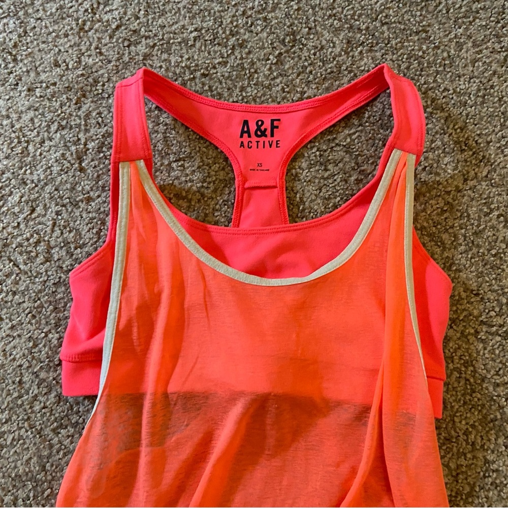 Workout top - Picture 3 of 4